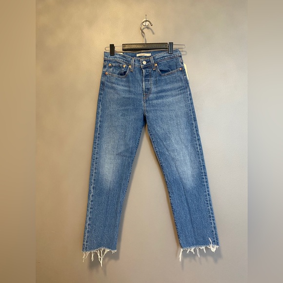 LEVI’S, NWOT, Buttoned, Raw Hem, WEDGIE STRAIGHT Jeans 27X25 inseam. - Picture 3 of 8